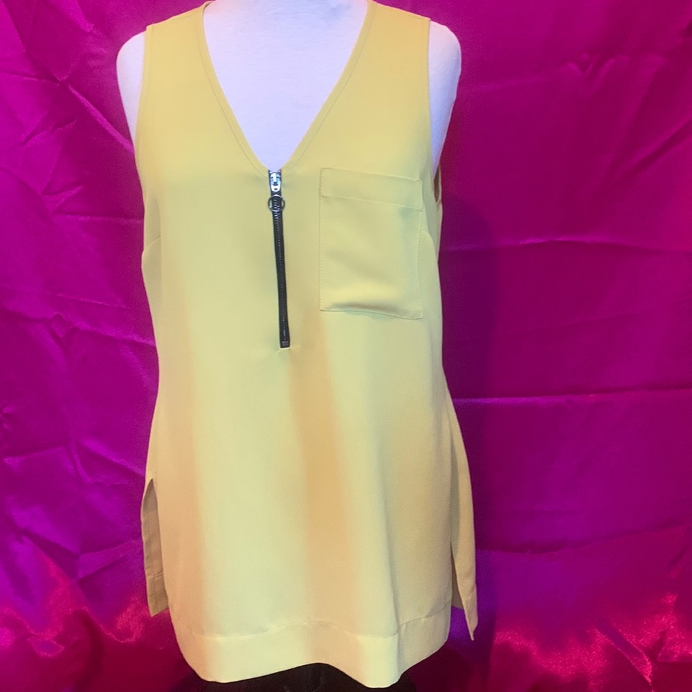 yellow sleeveless blouse from Le chateau black zipper size XS, never worn